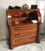 Κλασικό σεκρετέρ Ν1 με τρία μεγάλα συρτάρια, επάνω θήκες και αυλακωτές πλαϊνές κολόνες