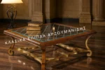 Κλασικό τραπέζι Σαλονιού AMADEUS με καφέ πλαίσιο, γυάλινο κεντρικό τμήμα και καμπύλες χαμηλές τραβέρσες