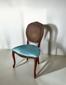 κλασικές καρέκλες για τραπεζαρία