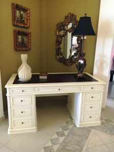 Κλασικό γραφείο N3 – Χειροποίητη φινέτσα και κύρος από τα Κλασικά Έπιπλα Αρζουμανίδης