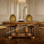 Κλασική τραπεζαρία 993 VANITY με καφέ ορθογώνια επιφάνεια, δύο διακοσμημένες βάσεις και καρέκλες με οβάλ πλάτες σε θερμούς τόνους.