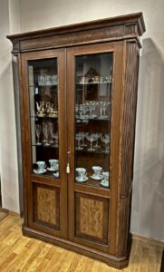 Κλασικά έπιπλα Αρζουμανίδης – Κλασική βιτρίνα QUEEN