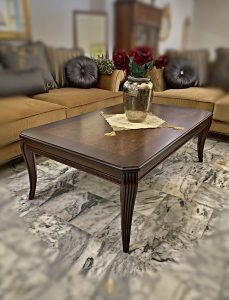 Το κλασικό τραπέζι σαλονιού SYLVER αποτελεί ένα διαχρονικό κόσμημα της συλλογής μας από κλασικά τραπεζάκια σαλονιού