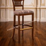 Κλασικό σκαμπό ART. 0287B με διάτρητη πλάτη σε ρομβοειδές πλέγμα και ριγέ κάθισμα
