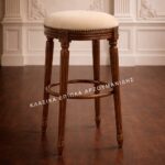 Κλασικό σκαμπό ART. 0254C με στρογγυλό κάθισμα χωρίς πλάτη και ψηλά καφέ πόδια