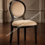 Κλασική καρέκλα 1007-S με μαύρο πλαίσιο, στρογγυλεμένη πλάτη, μονόχρωμη μπεζ ταπετσαρία και ευθύγραμμα πόδια
