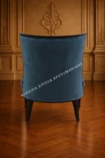 Κλασική πολυθρόνα 9471P, πίσω όψη με μπλε ύφασμα, με ψηλή επενδυμένη πλάτη, ξεχωριστό μαξιλάρι και ξύλινα πόδια