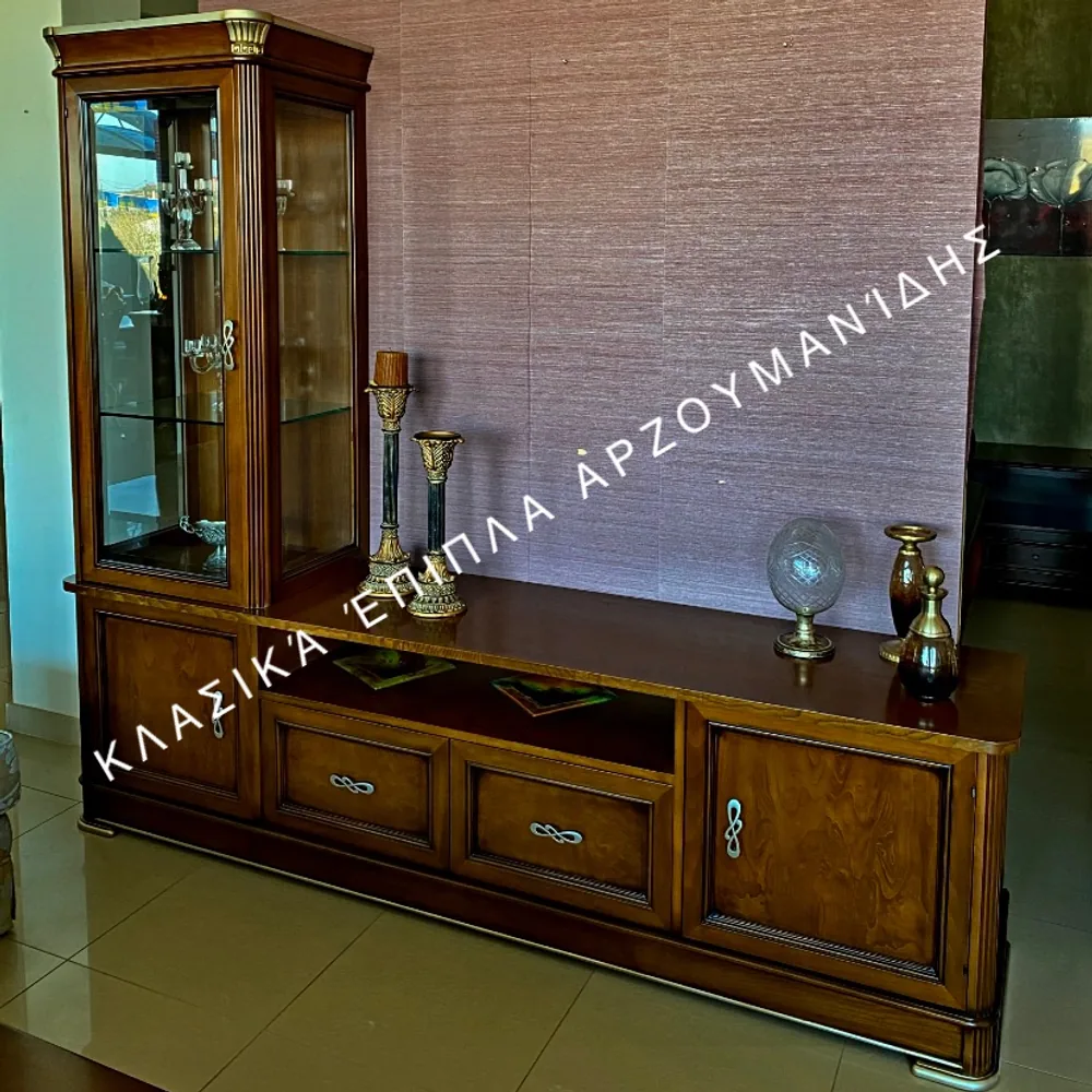 klasiko-epiplo-tv-tv-colombo-6289-main-1000x1000 Κλασικό έπιπλο tv COLOMBO σε καφέ απόχρωση, με ψηλή αριστερή βιτρίνα και χαμηλή βάση με κεντρικά συρτάρια και πλαϊνές πόρτες