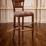 Κλασικό σκαμπό ART. 0287B με διάτρητη πλάτη σε ρομβοειδές πλέγμα και ριγέ κάθισμα