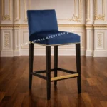 Κλασικό σκαμπό ART. 0324C με χαμηλή ορθογώνια μπλε πλάτη και σκούρα ψηλά πόδια