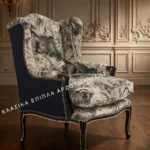 Κλασική πολυθρόνα ART 9396P με μπλε εξωτερική επένδυση, ανοιχτή ταπετσαρία με μπλε ανθικά σχέδια στην πλάτη και στο κάθισμα και καμπύλα πόδια