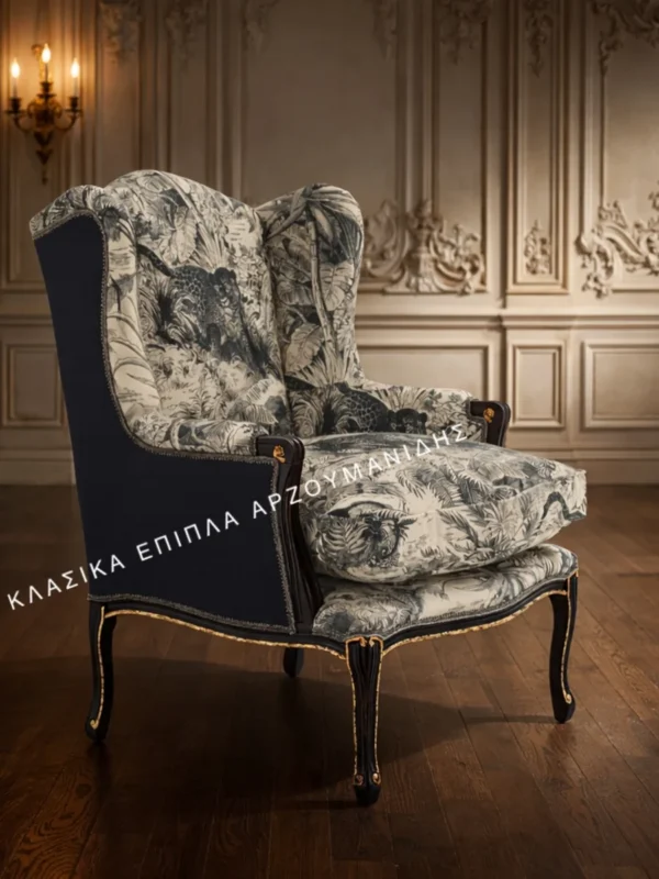 Κλασική πολυθρόνα ART 9396P με μπλε εξωτερική επένδυση, ανοιχτή ταπετσαρία με μπλε ανθικά σχέδια στην πλάτη και στο κάθισμα και καμπύλα πόδια