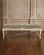 Κλασικό σκαμπό BRENDA 0369Q με λαδί γκρι καπιτονέ ύφασμα και εκρού βάση με ασημί λεπτομέρειες, μπροστινή όψη